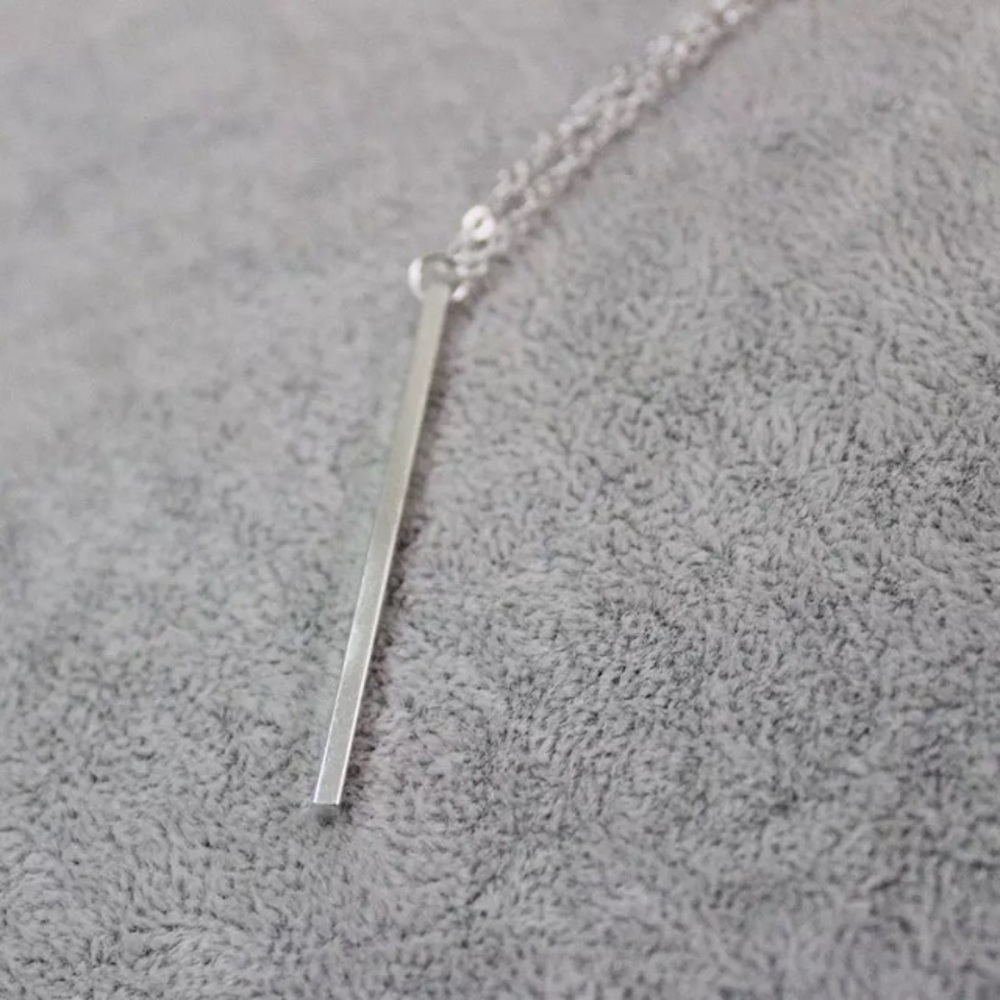 NEW!๐๐SILVERY! LONG BAR NECKLACE!๐๐MINIMALIST! - Picture 4 of 8